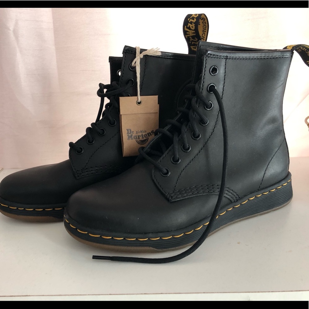 Dr Martens size 7 black Newtons New